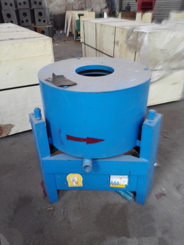 榨油機配套設備:離心式濾油機